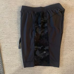 Lululemon Large basketball shorts in Camo